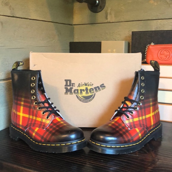 Dr. Martens Shoes - Dr. Martens 1460 McMarten Tartan